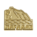Литой значок золотого цвета Магадан горы