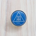 Заливной значок с логотипом АА